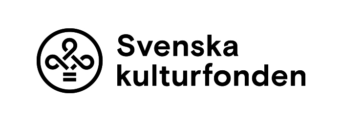 Svartvit logotyp med ett cirkelformat emblem som till vänster visar ett abstrakt mönster och till höger texten ”Svenska kulturfonden” i fet stil.